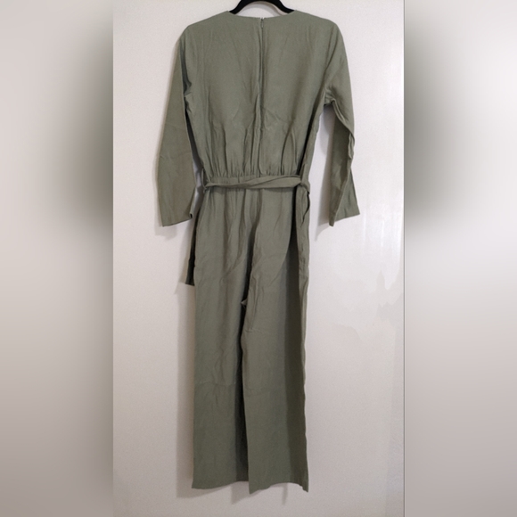 Elizabeth and James S/M jumpsuit - Picture 4 of 10